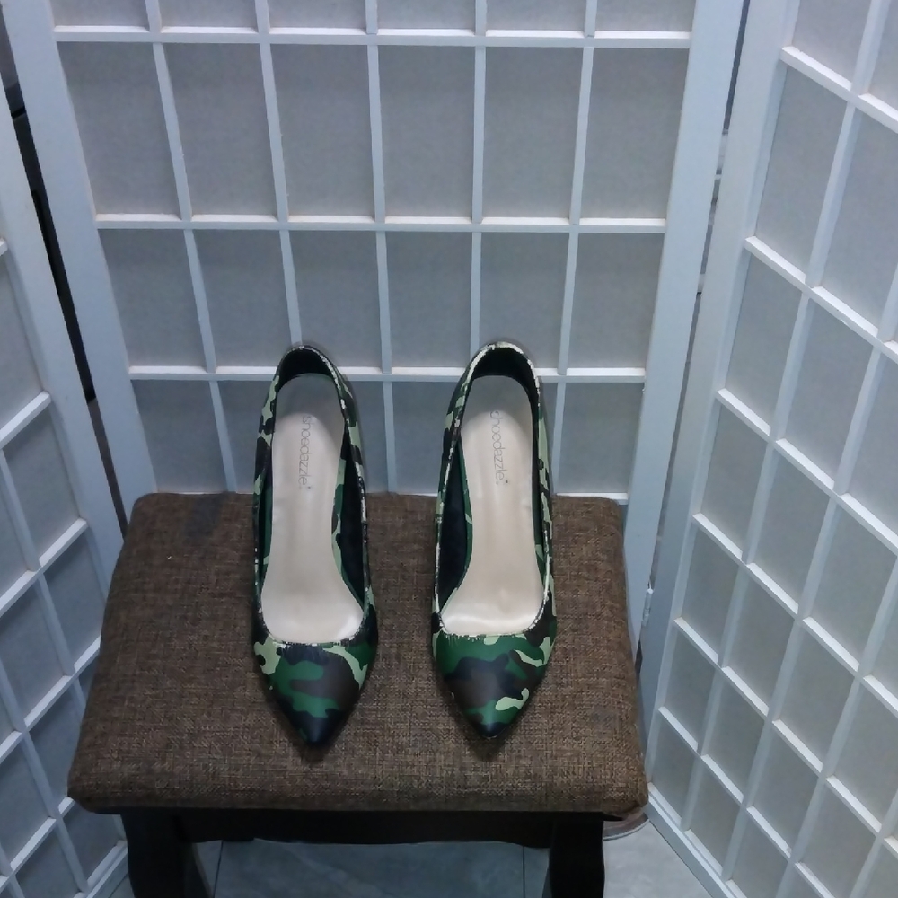 Camouflage Pointed Toe Pumps